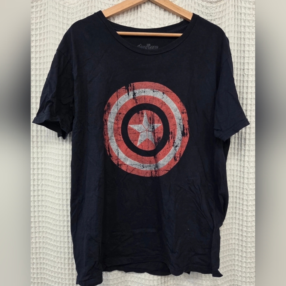 Marvel Captain America Men's (L) Navy Graphic T-Shirt. 100% Cotton Distressed